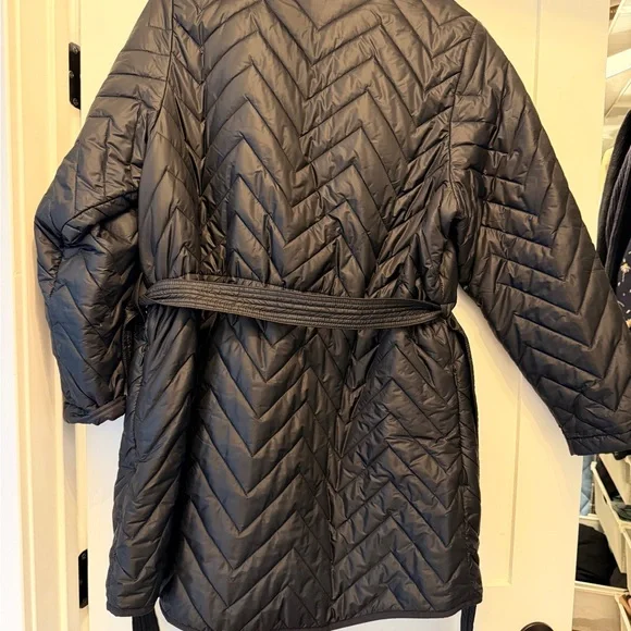 Athleta Black Quilted Puffer Jacket size XL - Picture 3 of 3